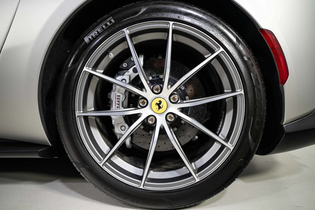 2022 Ferrari 812 GTS - Image 15 of 31