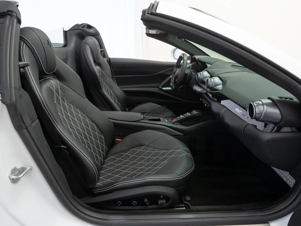2022 Ferrari 812 GTS - Image 10 of 31