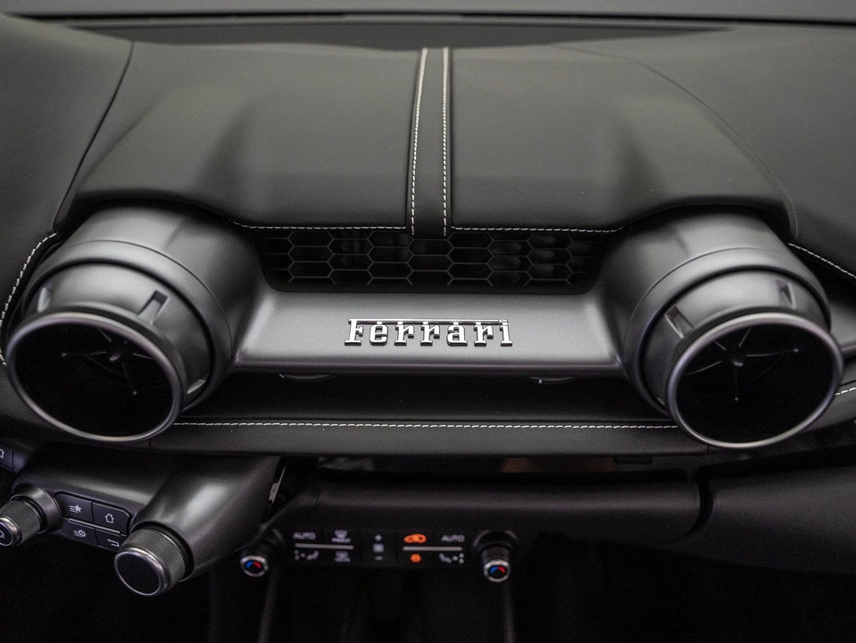 2022 Ferrari 812 GTS - Image 27 of 31