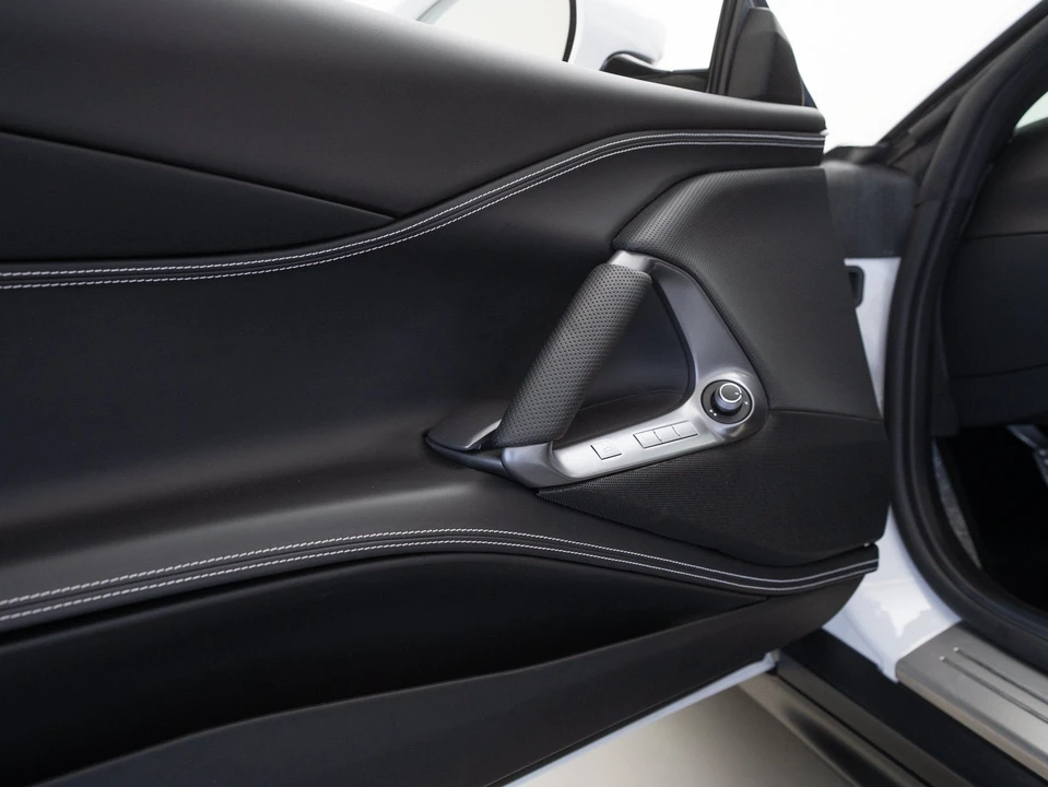 2022 Ferrari 812 GTS - Image 16 of 31