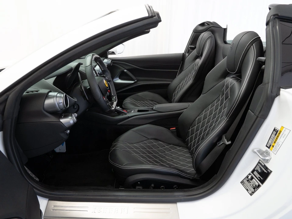 2022 Ferrari 812 GTS - Image 9 of 31