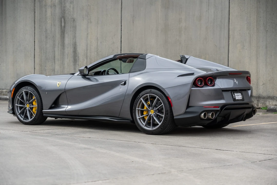 2022 Ferrari 812 GTS - Image 12 of 31