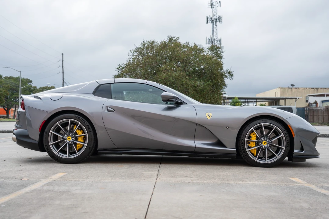2022 Ferrari 812 GTS - Image 7 of 31