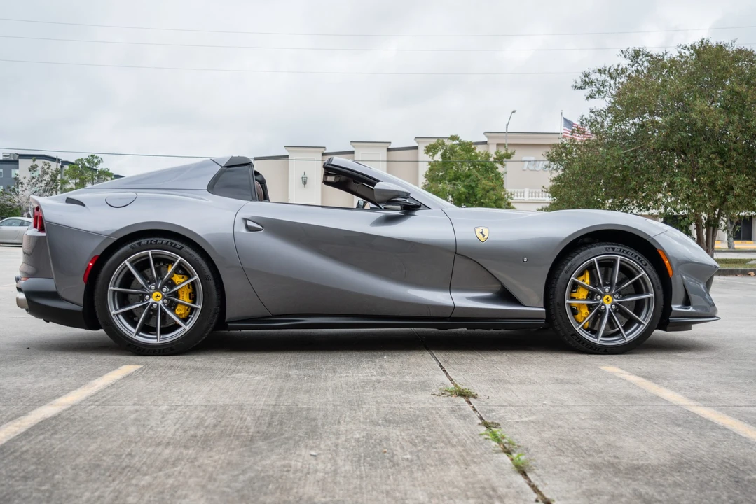 2022 Ferrari 812 GTS - Image 15 of 31