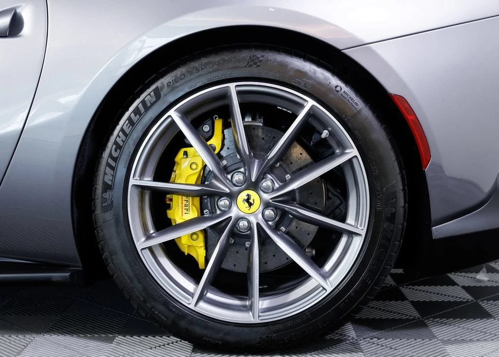 2022 Ferrari 812 GTS - Image 10 of 31