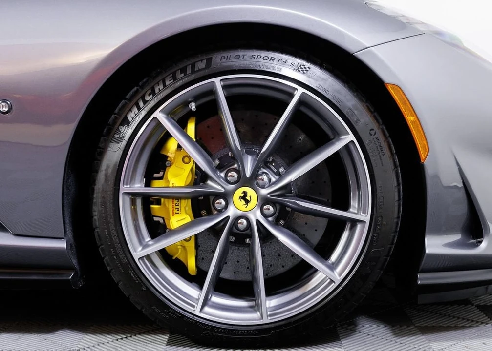 2022 Ferrari 812 GTS - Image 11 of 31