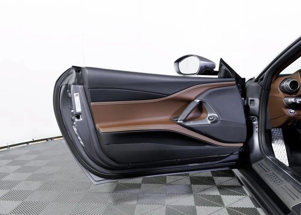 2022 Ferrari 812 GTS - Image 22 of 31