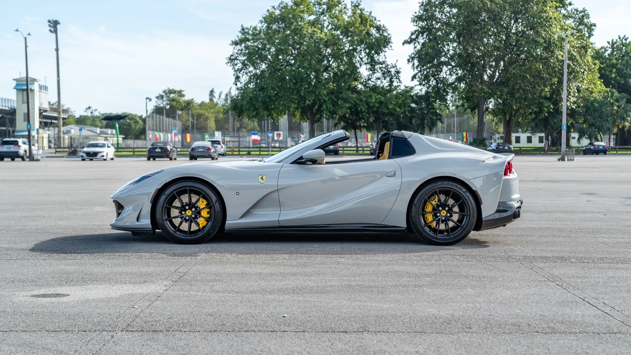 2022 Ferrari 812 GTS - Image 9 of 31