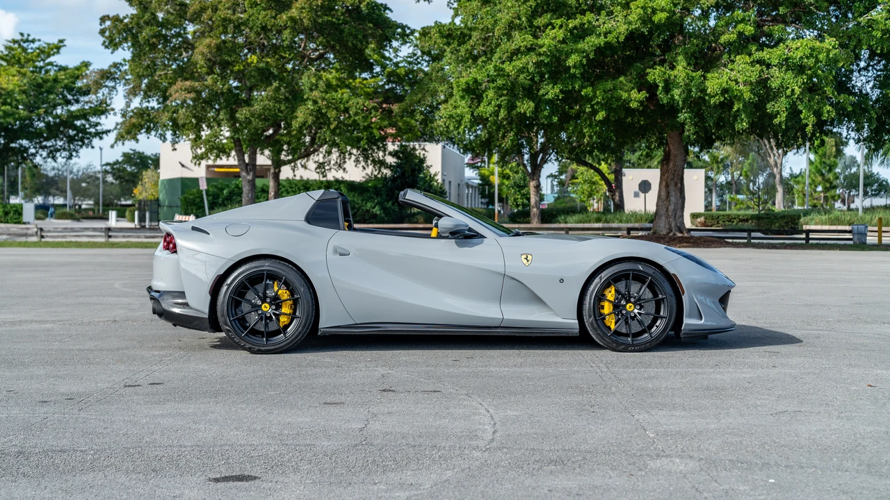 2022 Ferrari 812 GTS - Image 5 of 31