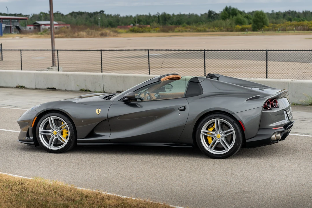 2022 Ferrari 812 GTS - Image 25 of 31