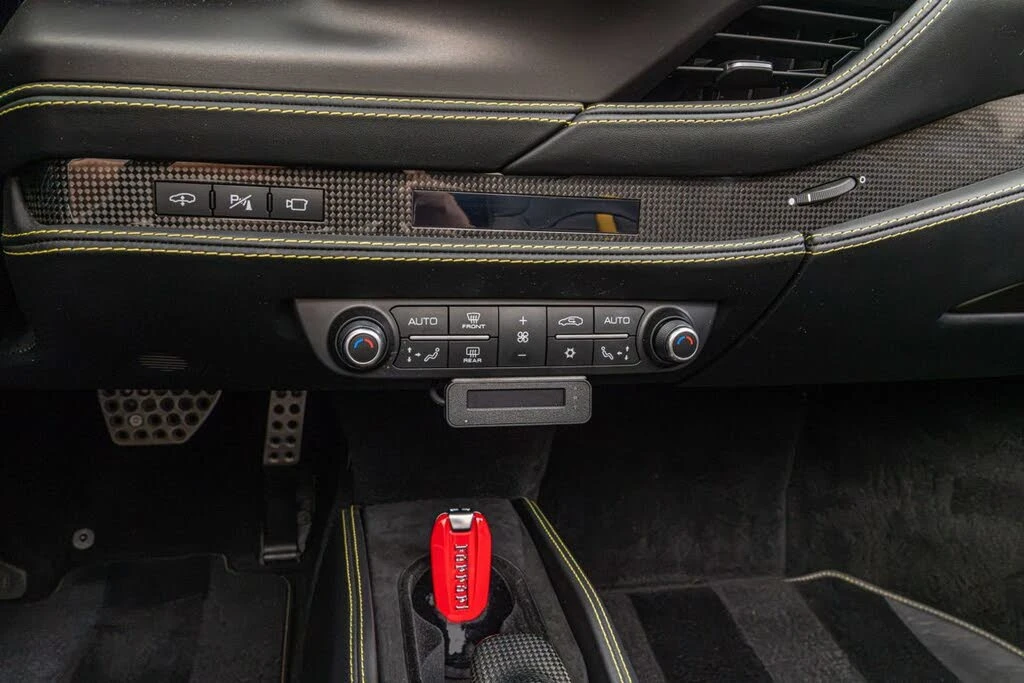 2022 Ferrari F8 Spider - Image 28 of 31
