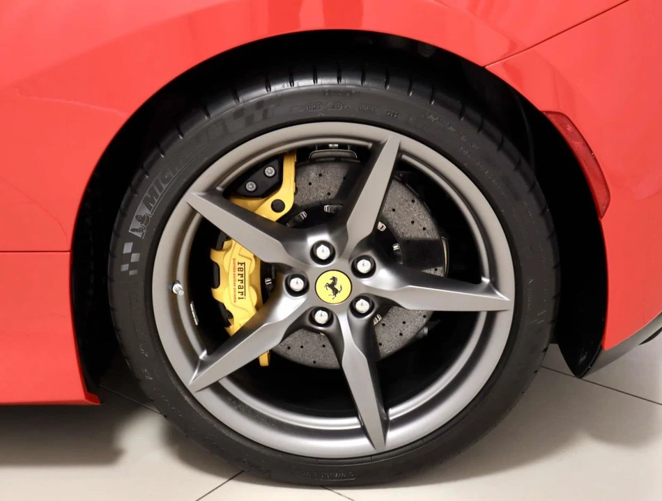 2022 Ferrari F8 Spider - Image 9 of 31