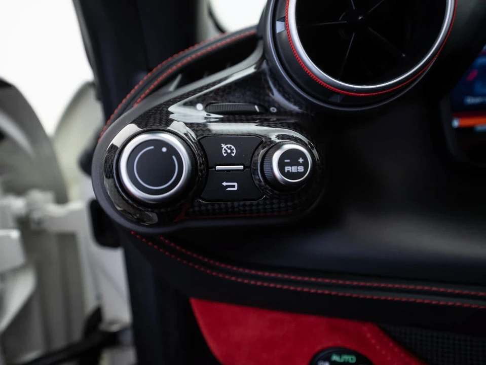 2022 Ferrari F8 Spider - Image 20 of 31