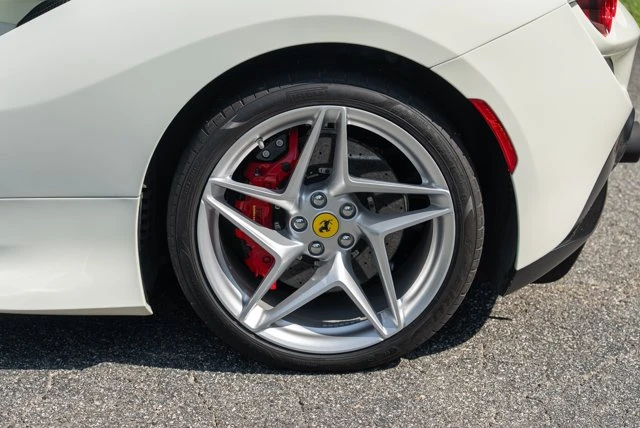 2022 Ferrari F8 Spider - Image 11 of 31