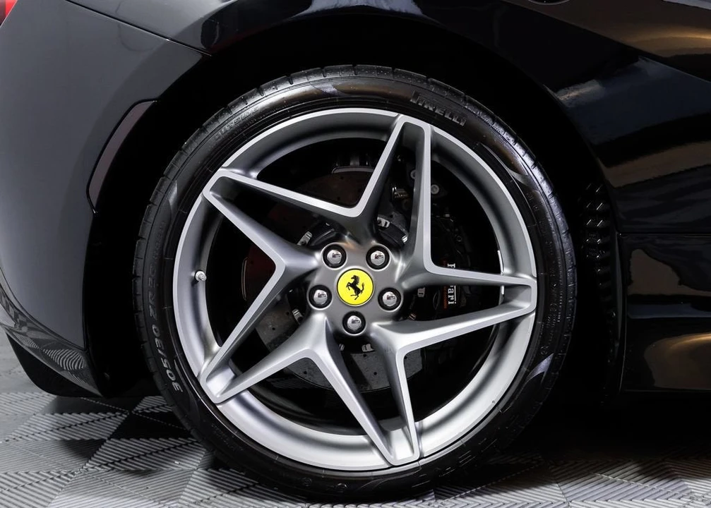 2022 Ferrari F8 Spider - Image 11 of 31