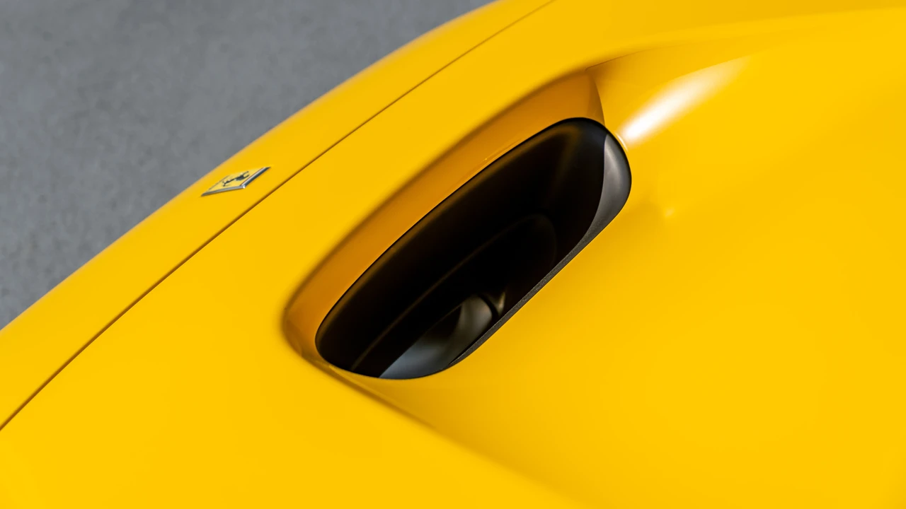2022 Ferrari F8 Spider - Image 24 of 31