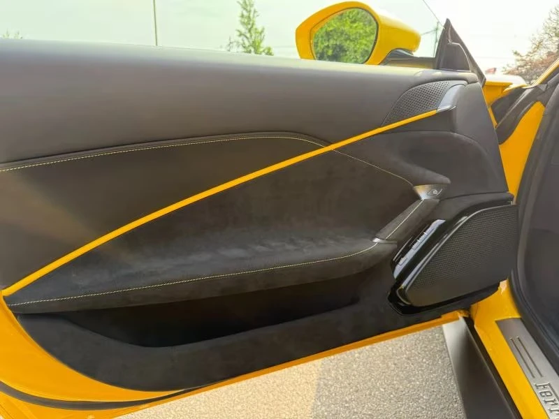 2022 Ferrari Roma - Image 10 of 16