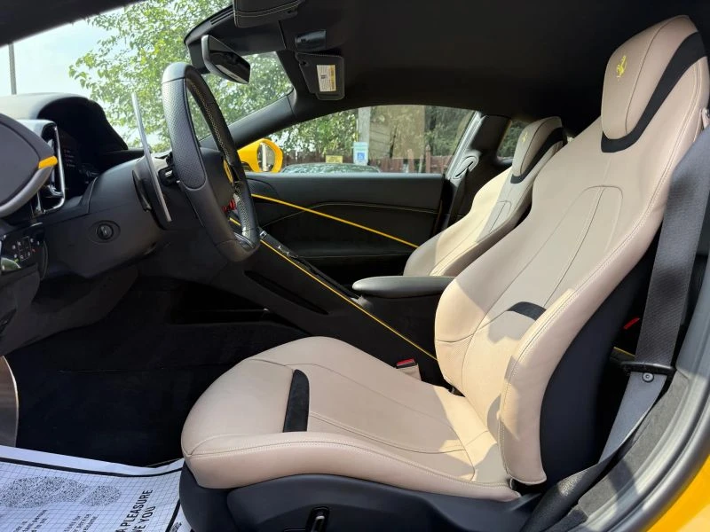 2022 Ferrari Roma - Image 16 of 19