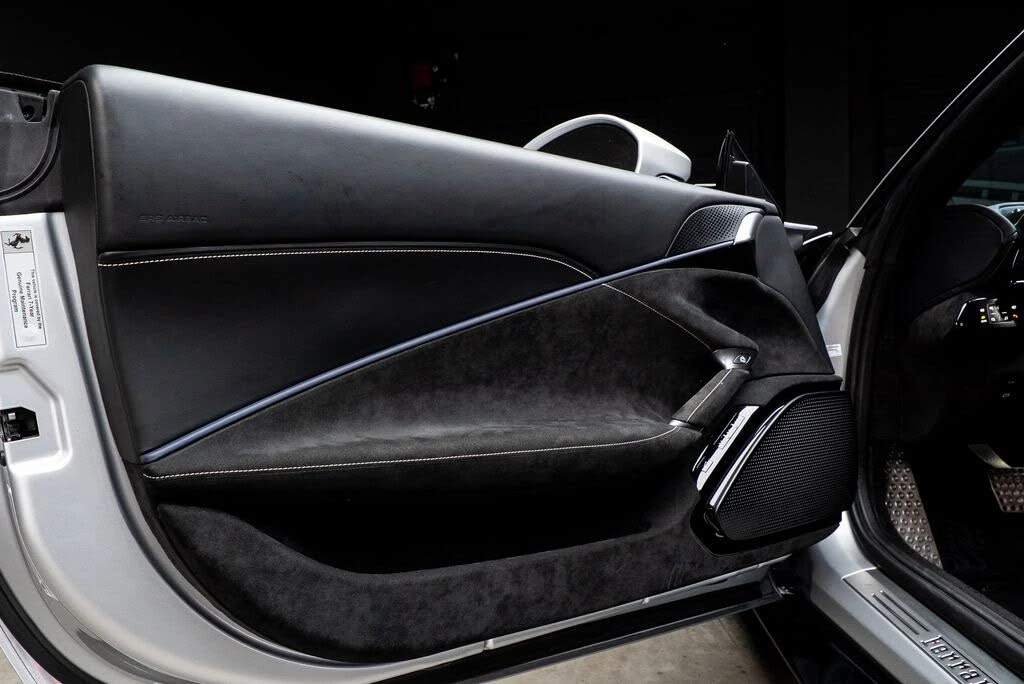2022 Ferrari Roma - Image 30 of 31