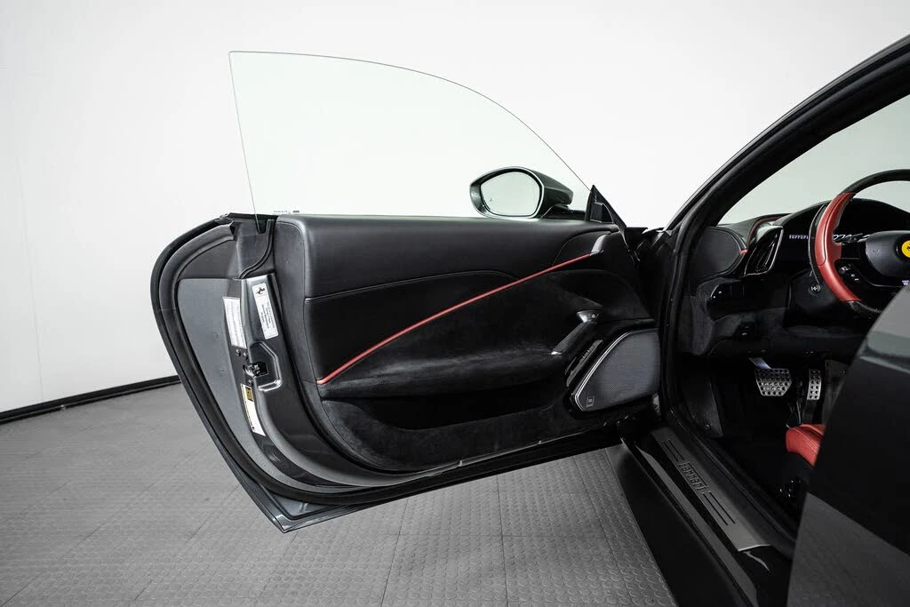 2022 Ferrari Roma - Image 13 of 31