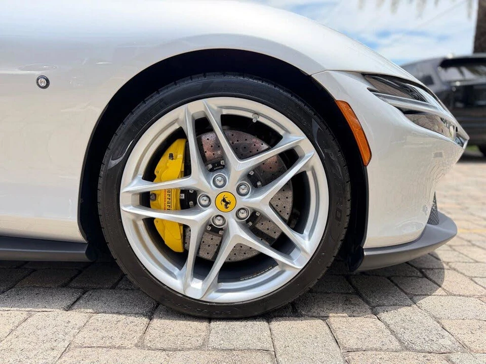 2022 Ferrari Roma - Image 25 of 31