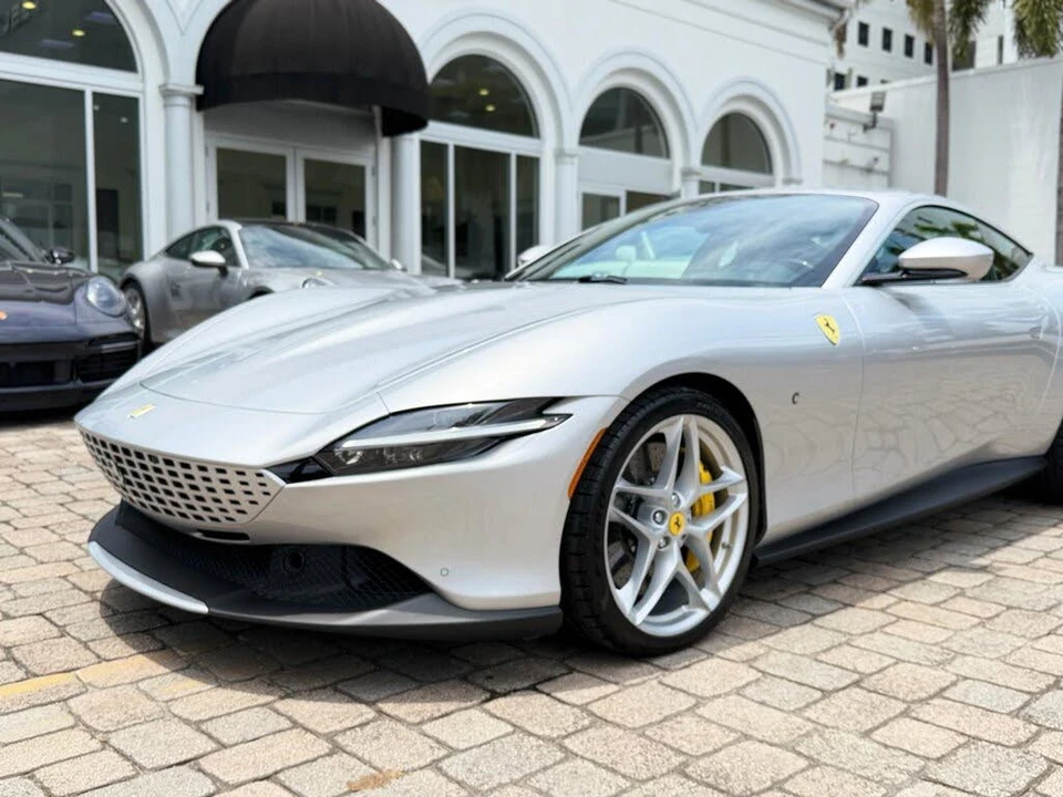2022 Ferrari Roma - Image 2 of 31