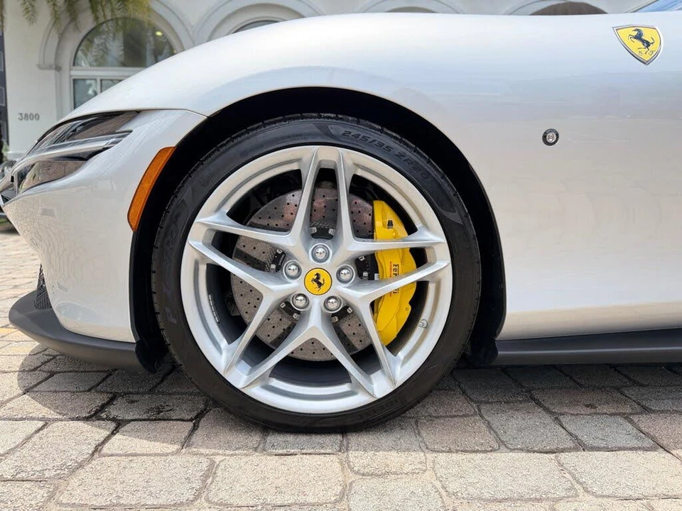 2022 Ferrari Roma - Image 23 of 31