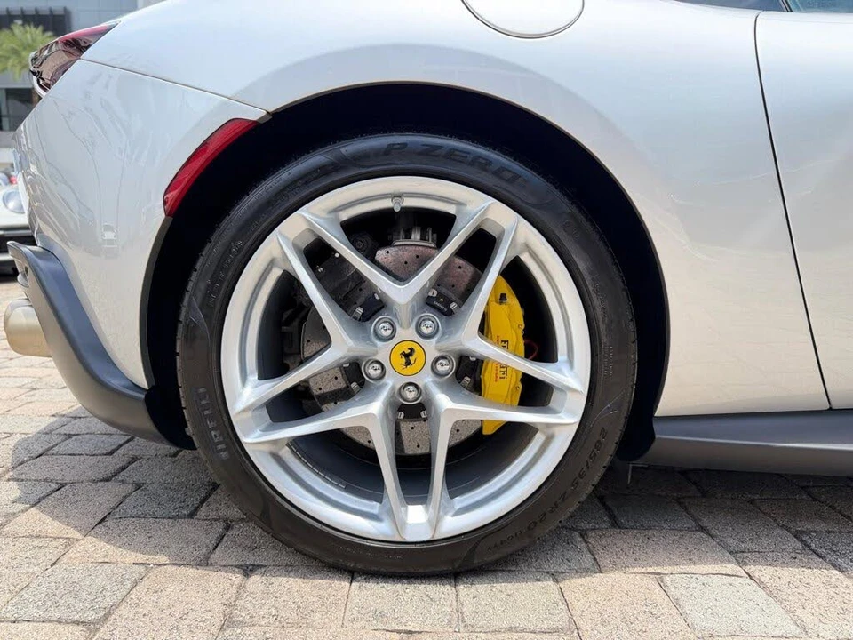2022 Ferrari Roma - Image 26 of 31