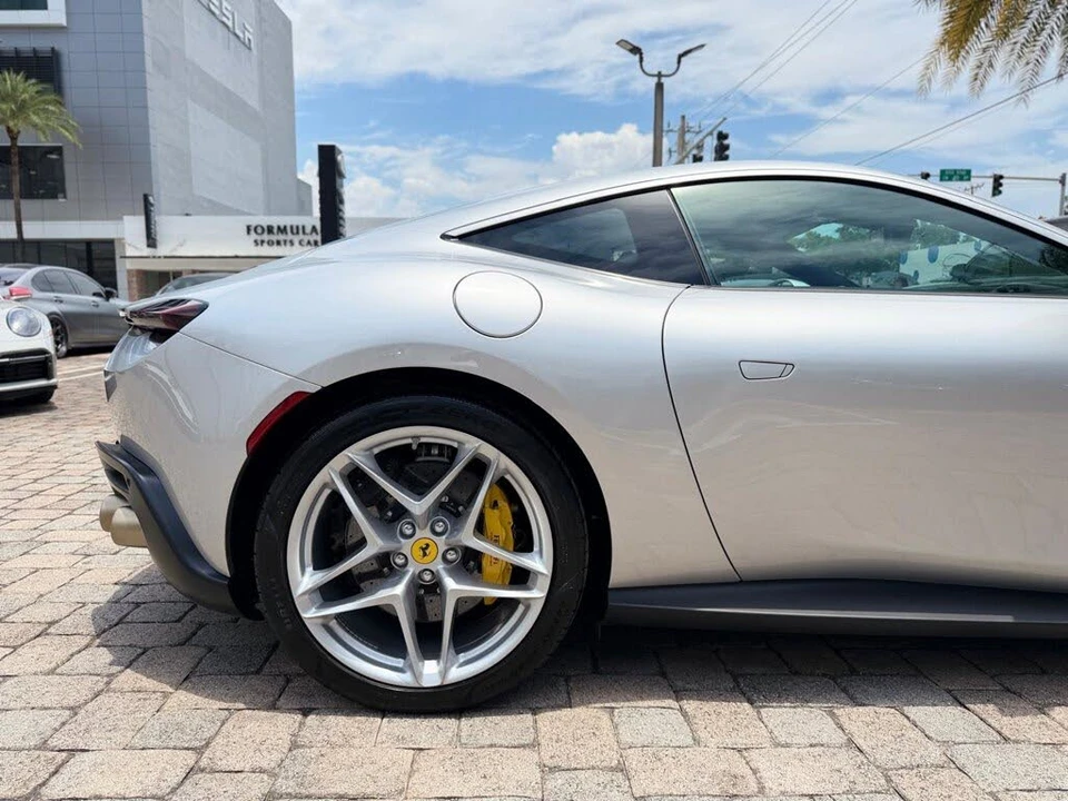 2022 Ferrari Roma - Image 22 of 31