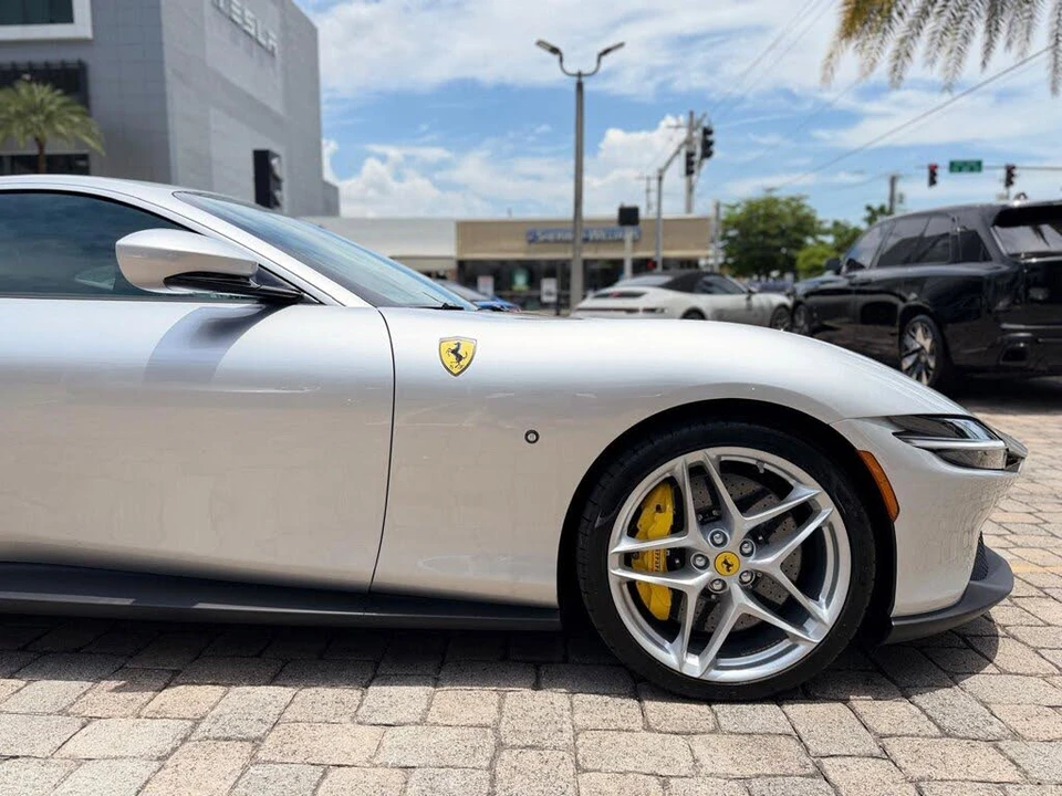 2022 Ferrari Roma - Image 21 of 31