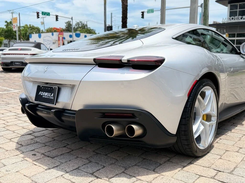 2022 Ferrari Roma - Image 11 of 31