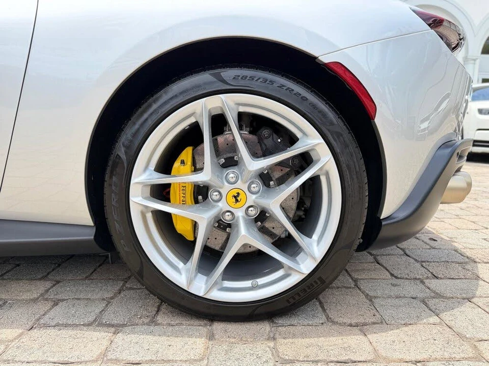 2022 Ferrari Roma - Image 24 of 31