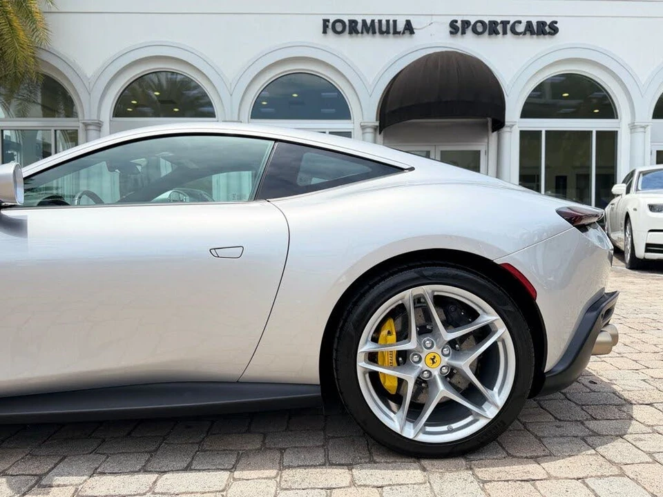 2022 Ferrari Roma - Image 20 of 31