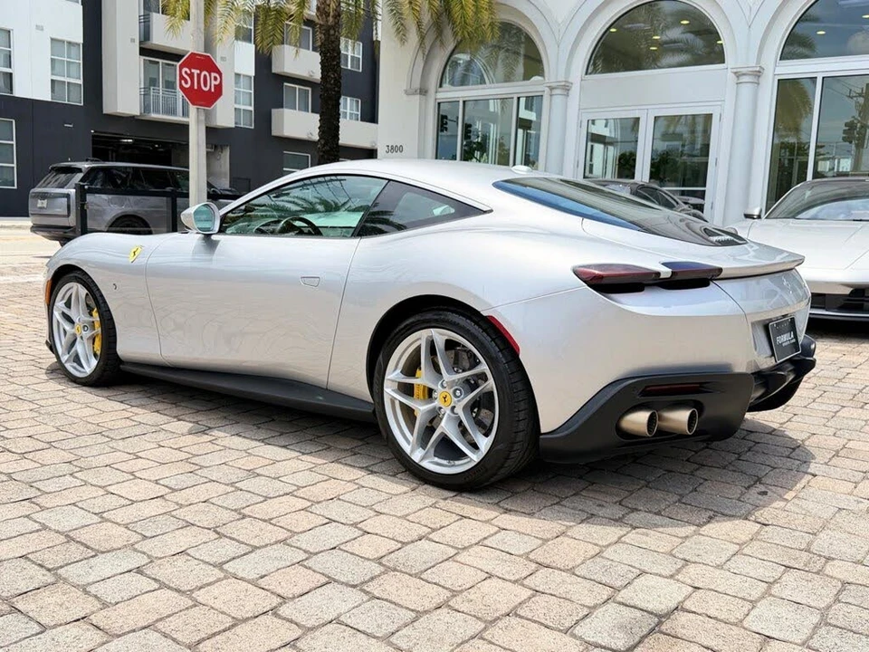 2022 Ferrari Roma - Image 15 of 31
