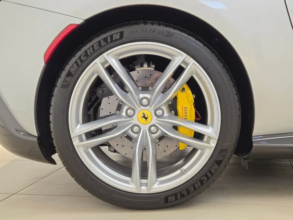 2022 Ferrari Roma - Image 7 of 31