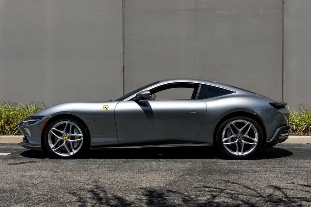 2022 Ferrari Roma - Image 2 of 31