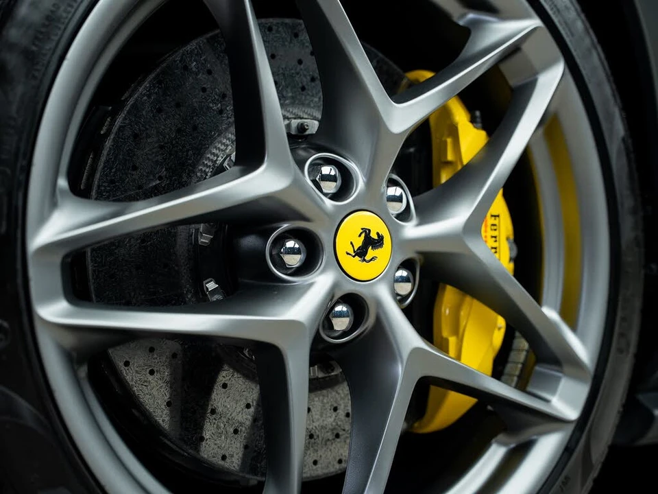 2022 Ferrari Roma - Image 24 of 31