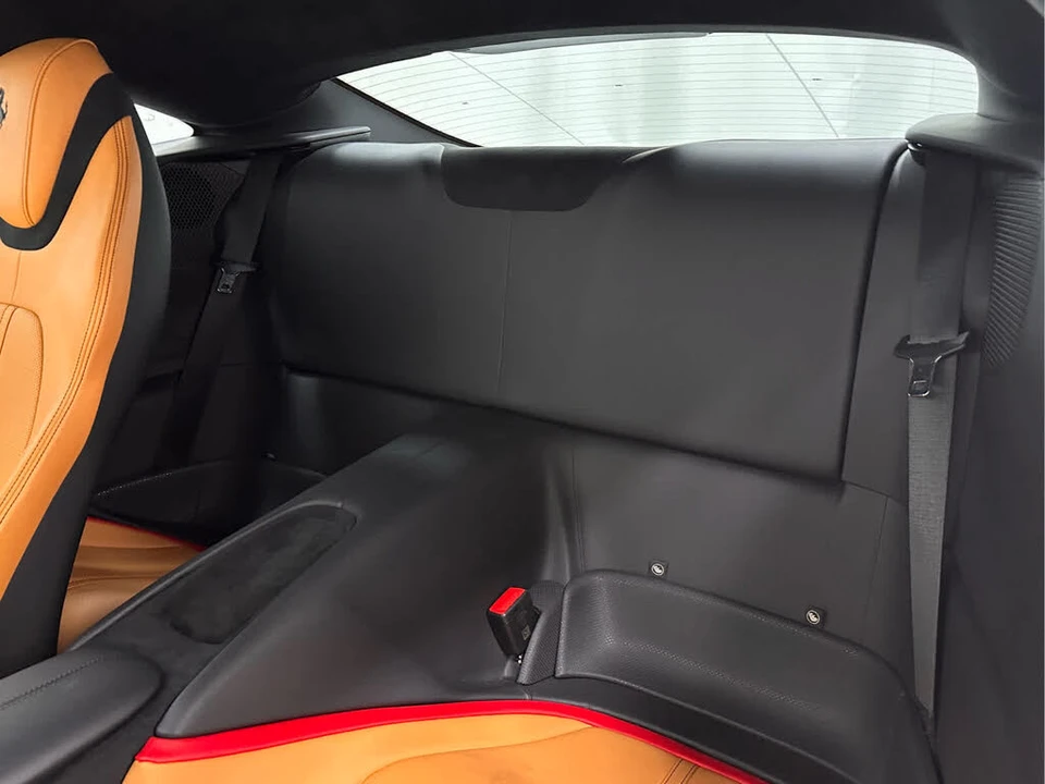 2022 Ferrari Roma - Image 14 of 31