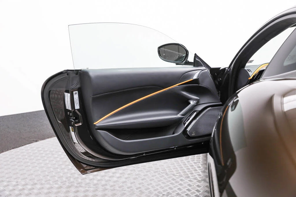 2022 Ferrari Roma - Image 27 of 31