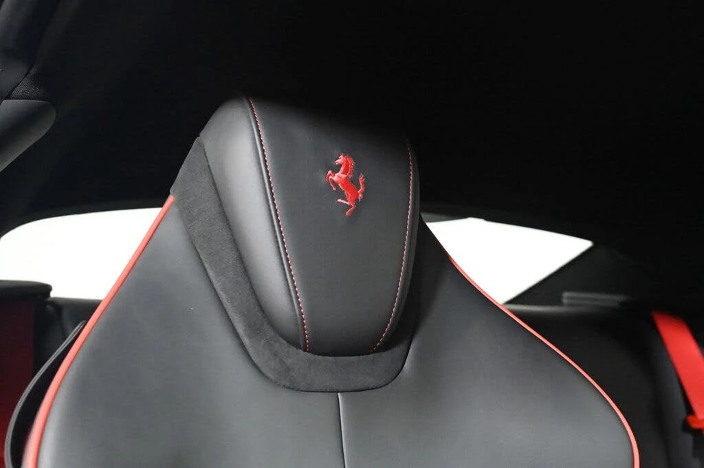 2022 Ferrari Roma - Image 24 of 31