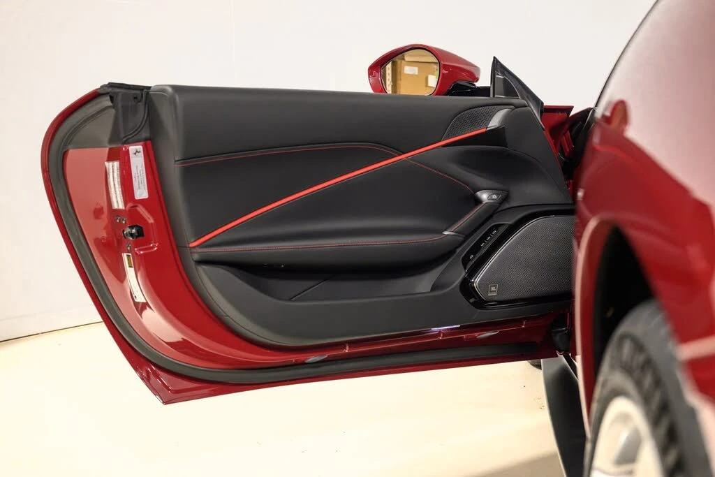 2022 Ferrari Roma - Image 16 of 31