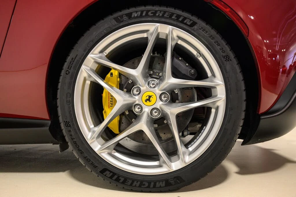 2022 Ferrari Roma - Image 14 of 31