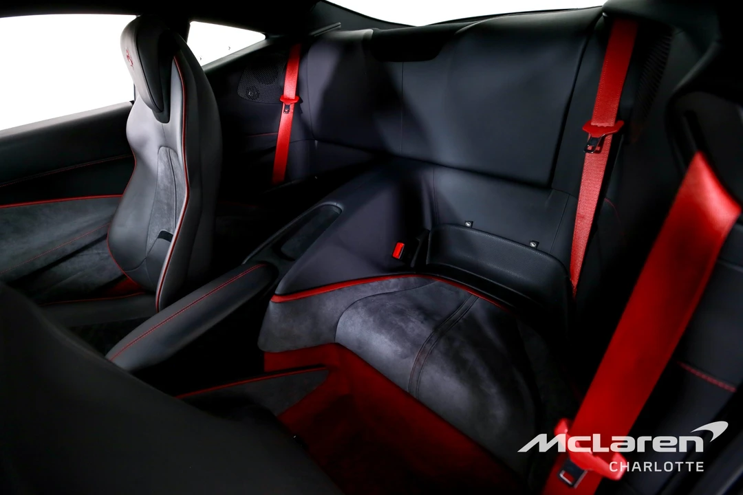 2022 Ferrari Roma - Image 16 of 31