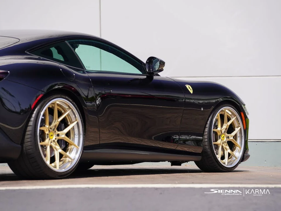 2022 Ferrari Roma - Image 24 of 31