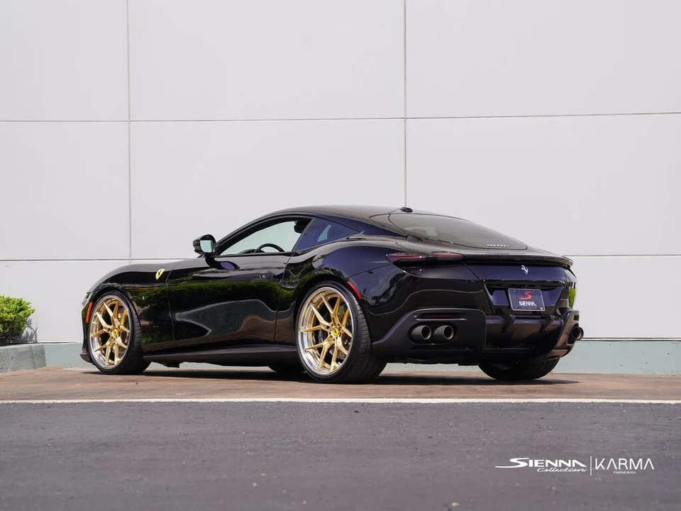 2022 Ferrari Roma - Image 30 of 31