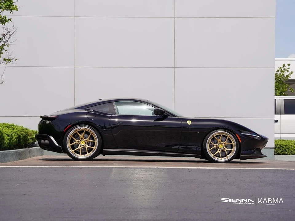2022 Ferrari Roma - Image 18 of 31