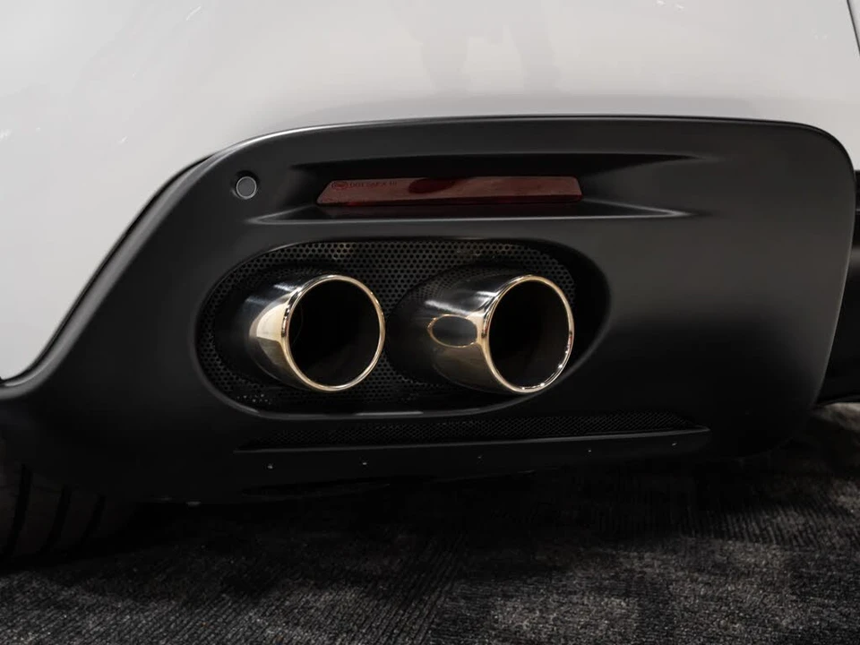 2022 Ferrari Roma - Image 17 of 31