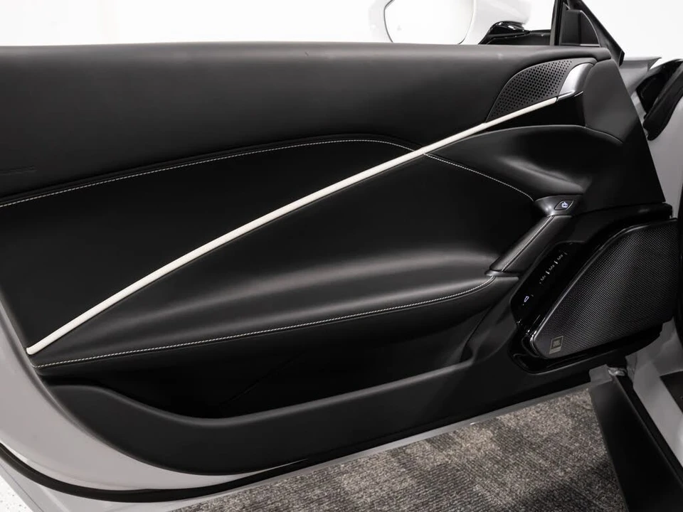 2022 Ferrari Roma - Image 25 of 31