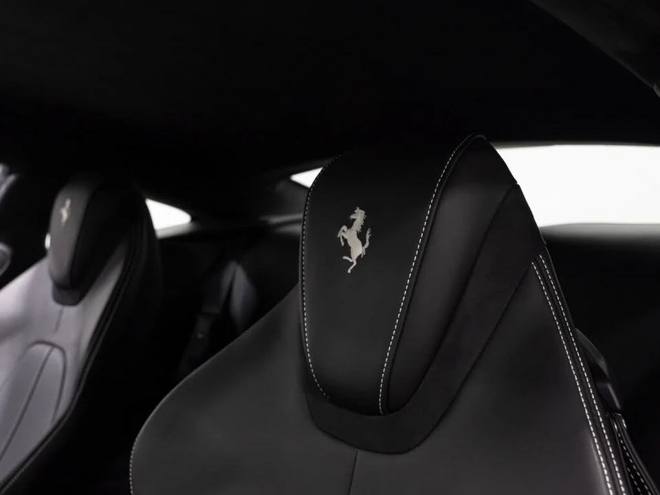 2022 Ferrari Roma - Image 30 of 31