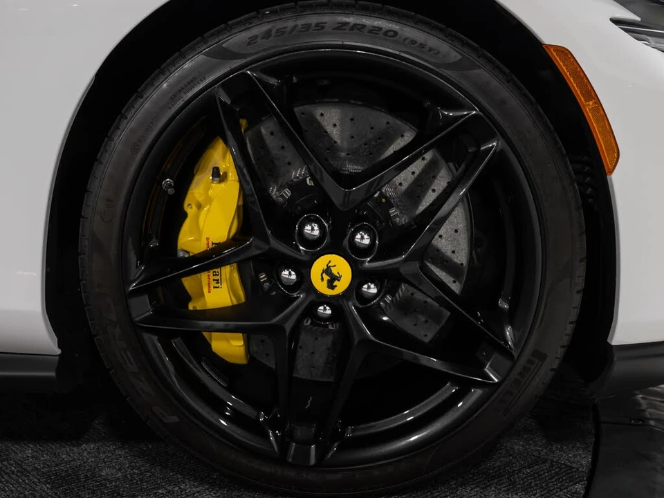 2022 Ferrari Roma - Image 24 of 31